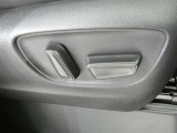 運転席パワーシート搭載。微妙な調整が手軽にでき、ピッタリのポジションで運転することが可能です。