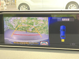 バックモニターが、狭い場所での駐車や後退をサポート。安全確認をサポートし、運転の負担を軽減します。