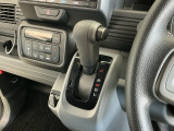 オートマチックシフトレバーは、手になじみ操作しやすい形状で安全運転にもつながります♪
