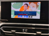 【ⅰドライブナビゲーション】文字情報も鮮明に表示する高解像度カラーディスプレイを採用。視認性に優れた地図デザインと特徴的な建造物を目印にした描写表示で現在位置を把握できます。地図データの更新も可能です