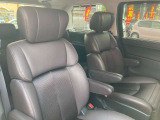 後部座席です。綺麗・清潔に仕上げております。内装の綺麗なお車は気持ちが良いですし、コンディションのいい車が多いです。