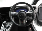 各操作スイッチなどもハンドルから手を放すことなく操作可能で安全運転に支援いたします!