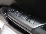 フロント左右のみAUTO機能付きのパワーウインドです。