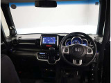 オシャレなインテリアで運転する気分も盛り上がりますよね^^