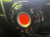 【オートエアコン】一度お好みの温度に設定すれば、車内の温度を検知し風量や温度を自動で調整。暑い&hellip;寒い&hellip;と何度もスイッチ操作をする必要はありません。快適な車内空間には必須の機能ですね♪