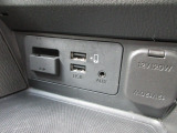 便利な充電用USBジャックも付いています。