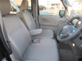 乗り降りしやすい運転席&フロアマット付き♪◎掲載後すぐに販売が決まってしまう場合もございますのでご来店前にお電話でご予約を頂ければ幸いです。