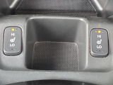 運転席と助手席はシートヒーター付きです