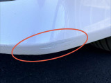 フロントバンパー部のキズの写真です。修理も受け付けておりますのでお気軽にスタッフへご相談ください!
