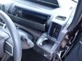 運転席にはドリンクホルダーを装備。収納スペースもあり使い勝手の良い設計です!