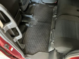 しっかりと汚れ、砂ぼこりを落とし足元まで清潔な車内空間を作り上げております♪