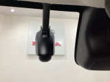 ドライブレコーダーが前方の監視をしてくれます。衝突や急ブレーキなどを感知した場合に、記録された動画が万が一の際に直前の状況を把握する手助けとなります。
