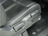 ◆シートハイトアジャスター◆運転席を上下に高さ調節ができます!運転ポジションを体格に合わせてシート調整できます。