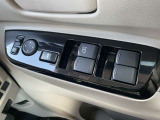 パワーウインドウスイッチです。運転席はオート機能付きです。