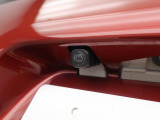 後退時に車両の後ろ側をモニター画面に表示します。車庫入れなどでバックする際に後方確認ができて便利です。車庫入れが苦手な人もこれで安心。