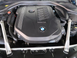 安心のBMW認定中古車は100項目の箇所を徹底的にチェック致します。機械的な箇所や電気系、コンピューターなどをご納車前に点検し、交換基準に達した部品は全て新品に修理返品した後にご納車致します。