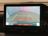 バックギアに入れると、このように後方が映し出されます!最終確認はご自身の目と耳で必ず行ってください!安全第一で♪