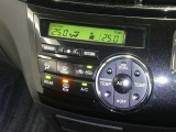 【オートエアコン】車内温度を感知して自動で温度調整をしてくれるのでいつでも快適な車内空間を創り上げます!どの席に座っても快適なドライブが楽しめます♪