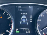 スピードメーター上に運転をサポートする様々な情報を表示してくれます。