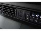 スマートフォンなどの音楽再生が可能なUSB接続ジャック装備車両です♪♪♪