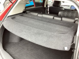 トノカバー付き。荷室のプライバシーを守ってくれます。見た目もスッキリ、防犯性も高まります。