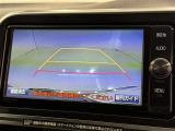 後方の見える安心をお届けするバックガイドモニター付:バックするときのアシストラインもあって楽々バック!車庫入れや縦列駐車をサポートし、苦手な駐車も安心です!今やもう手放せない装備ですネ♪
