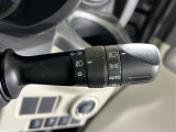 【オートライト(AUTO)】外の明るさをシステムが感知して、自動でヘッドライトが点灯します!ヘッドライトをつけ忘れを防ぐ便利機能です。