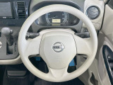 インテリアに合わせたデザインのステアリングは、運転される方のことも考え、運転しやすい形状、大きさです。是非一度、実際に触ってお確かめください。