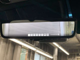 デジタルインナーミラー付き。後方視野角が広く、後席に同乗者がいても後方を確認しやすく安心です。