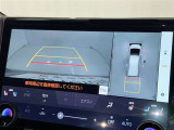 後方の見える安心をお届けするバックガイドモニター付:バックするときのアシストラインもあって楽々バック!車庫入れや縦列駐車をサポートし、苦手な駐車も安心です!今やもう手放せない装備ですネ♪