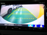 バックカメラの画像です。ガイドラインがスムースな車庫入れをサポートいたします。車庫入れの安心感がアップしますね。