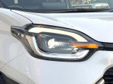 【LEDヘッドライト】悪天候や夜間走行時も良好な視界を確保し安心して運転できる高輝度LEDヘッドライトを装備!点灯速度が早く、消費電力も抑えられています。