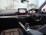 内装はシンプルに使い勝手を考え作られています。お車を運転する感覚をダイレクトに体感して頂けます。室内も広くロングドライブにも快適にお過ごしいただけます。