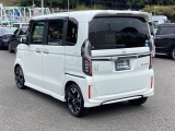 リアはプライバシーガラス付です。見た目もかっこいいですよね。また、太陽光を防ぐので冷房の効きを良くする効果もあるんです。エアコンを控えめにすれば燃費向上も見込めますよ。