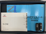 スマートキーは鍵をバッグに入れたままでもドアロックの開閉やエンジンのON・OFFができます。夜間や雨の日も鍵を探さなくて良いので便利です。