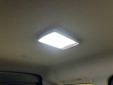 ラゲッジランプは明るいLEDを採用。夜でも荷室をしっかり確認できます♪