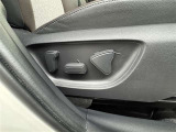パワーシート搭載。微妙な調整が手軽にでき、最適なポジションで運転することが可能です。