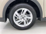 純正アルミホイールが車の雰囲気を引き立てますね!