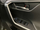 シート位置を記憶できるメモリー機能!ご家族で運転を交代する際、非常に便利です!安心快適なドライブを是非!