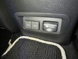 充電用USB端子付き。スマートフォンなどの充電に便利です。