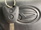 【キーレス】少し離れた場所からでもボタン一つでドアの開錠・施錠ができるのでとっても便利!ドアの鍵穴周りに傷をつけることもありません♪