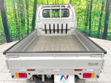 積み下ろしのしやすいデッキにはたっぷりと荷物を積み込んでいただけます。遊びから仕事まで、様々なシーンで頼れます♪