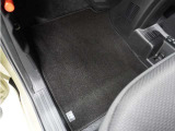 Honda認定中古車に新品の純正フロアマットを装着しました。気分よくドライブをお楽しみいただけます♪