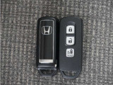 ◆スマートキー◆カギをバッグやポケットに入れたままでもドアロックの開閉ができる『スマートキー』付き!雨天や暗くなってもカギを取り出す必要がなくドアの開錠&エンジンも始動できます