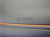 ◆助手席エアバッグ◆SRSエアバッグは、シートベルトだけでは防ぎきれない衝突時の衝撃から乗員を守るための安全装置。衝突時に瞬時に膨らみ、頭部や胸部がダッシュボードに直接衝突するのを防ぎます。