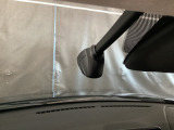 【別途SDカードの購入が必要です。また社外品は保証対象外となります。】運転中の映像・音声などを記録して、交通事故やトラブルが起きた時の正確な状況把握に役立つドライブレコーダーが装着済。