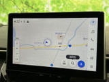 現在地や周辺の道路を画面で確認でき、目的地設定にも対応。地図を見ながら行き先を検討しやすく、初めての場所へのお出かけにも役立つ案内機能です。