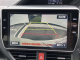 【バックモニター】バックカメラが装着されています。車庫入れが苦手な方もこれがあれば安心ですね