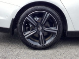 アルミホイールです。足元が引き立つので、車全体のイメージがアップしますよ!