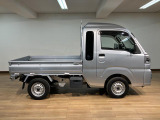 ご納車までに、弊社サービススタッフによる車検整備を行い、バッテリー、エンジンオイル、オイルエレメント、ワイパーゴムを交換し、ブレーキを分解、摩耗等を確認、必要であれば交換、安心してお乗りいただけます!